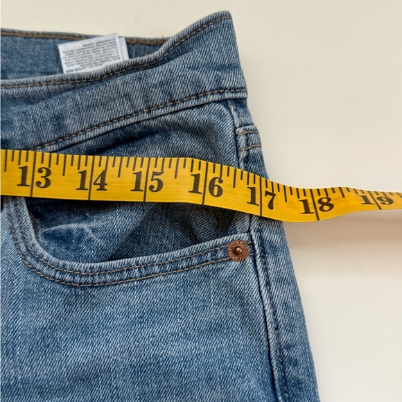 Old Navy Boyfriend Mid Rise Jeans Size 6 - Picture 4 of 5